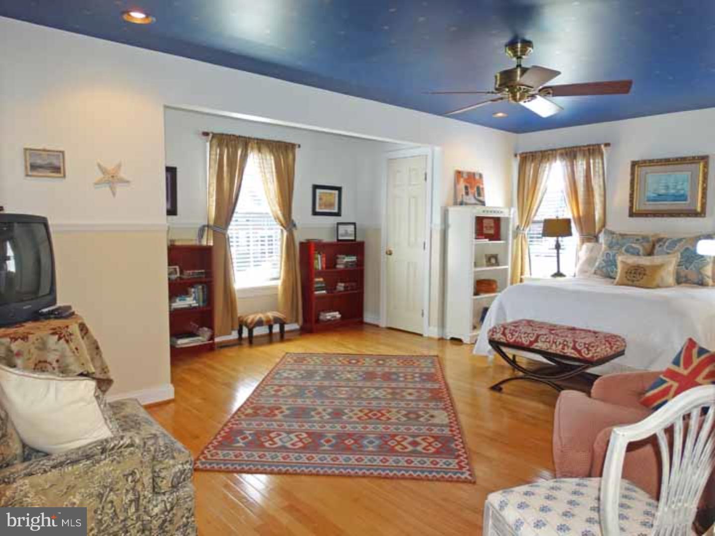 1048 South Kimbles Road Yardley, PA 19067 - Photo 20 of 24 Guest Room