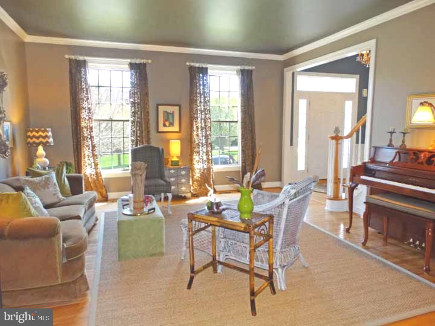 1048 South Kimbles Road Yardley, PA 19067 - Photo 10 of 24 Living Room