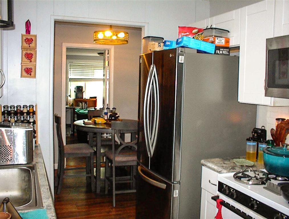 38152 Ruth Hill Road Squaw Valley, CA 93675 - Photo 18 of 25 a kitchen with stainless steel appliances a refrigerator and a stove top oven