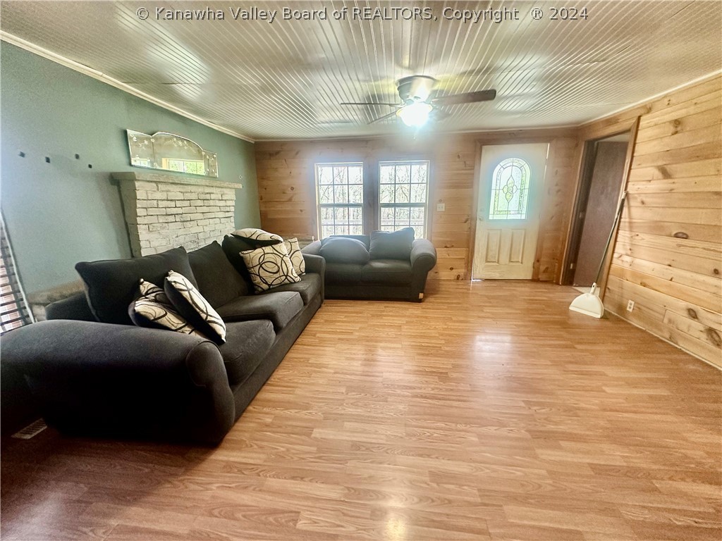 2817 Kentuck Road Kenna, WV 25248 - Photo 4 of 12 Gallery Image 4