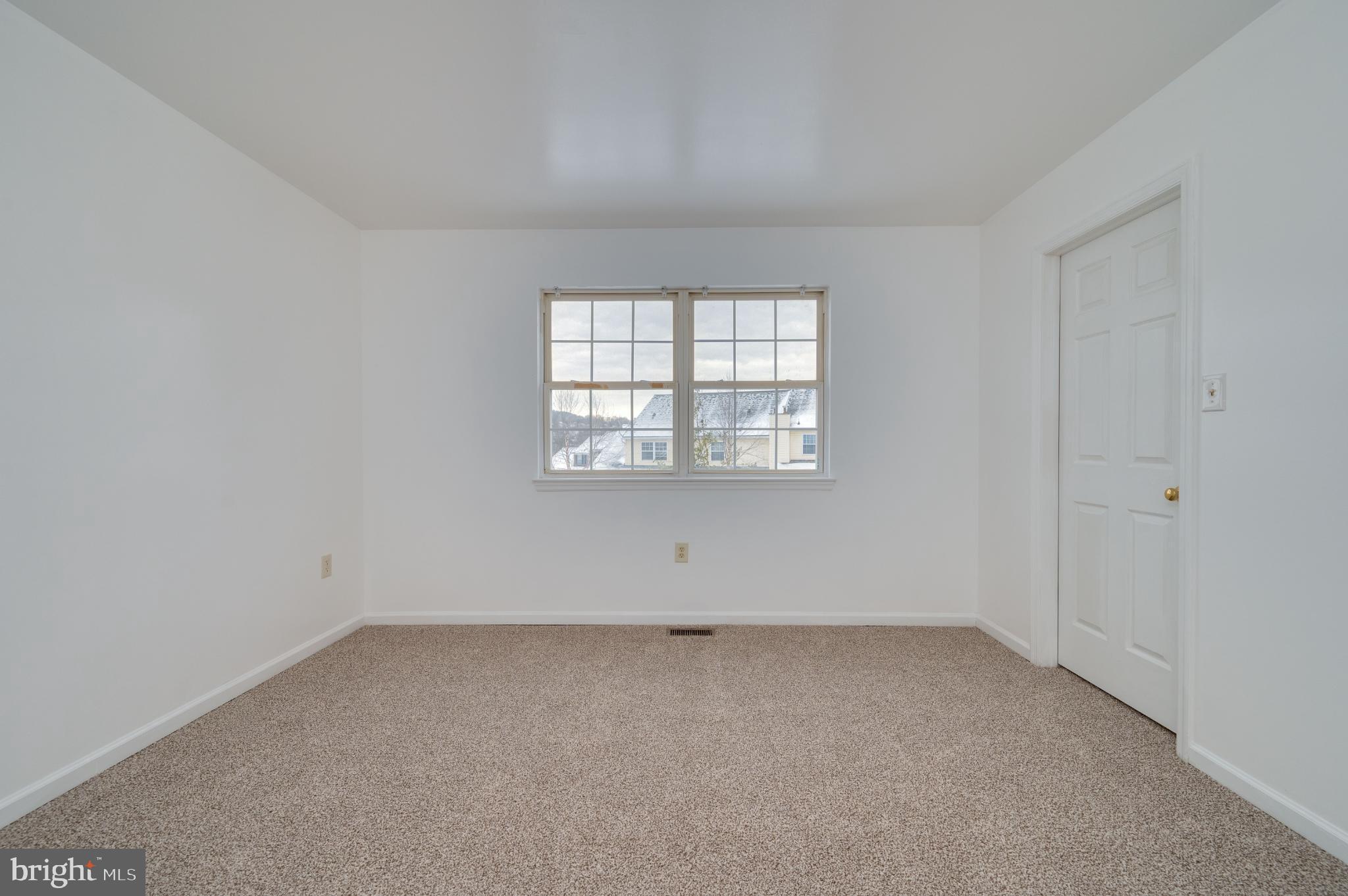 10 Chesterwood Circle Reading, PA 19607 - Photo 27 of 40 an empty room with a window