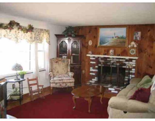 21 Haskell Road Pepperell, MA 01463 - Photo 3 of 8
