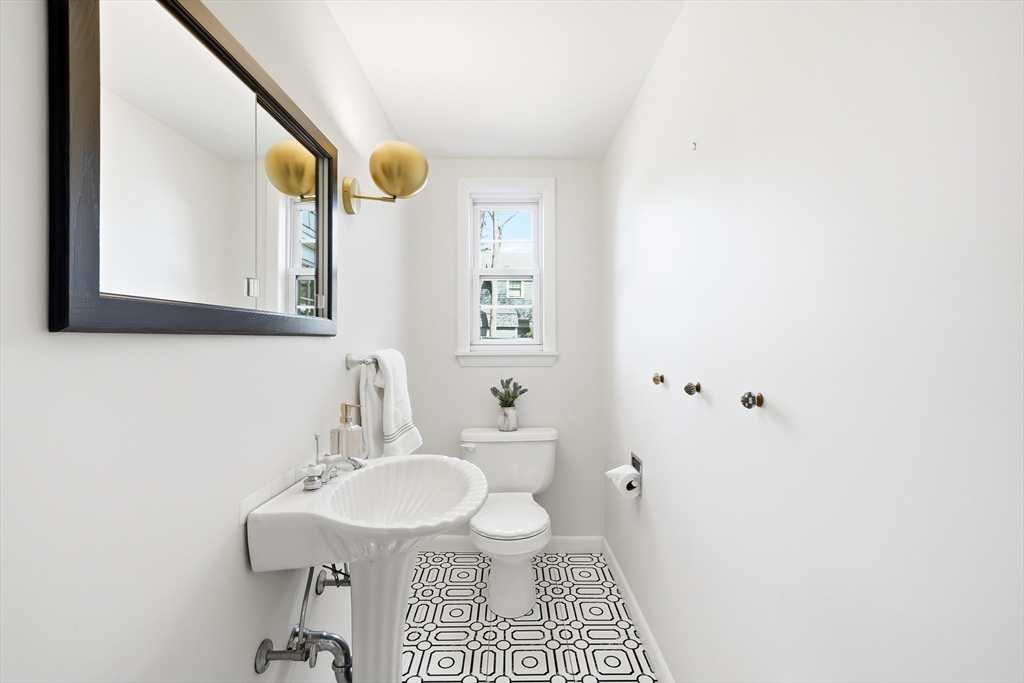 17 Woodhaven Road Newton, MA 02468 - Photo 11 of 41