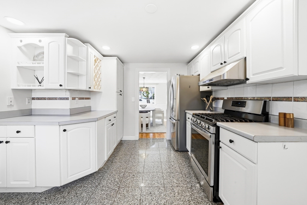 17 Woodhaven Road Newton, MA 02468 - Photo 15 of 41