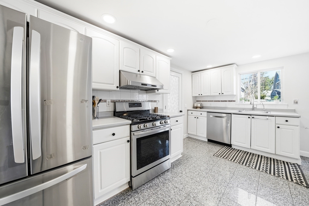 17 Woodhaven Road Newton, MA 02468 - Photo 16 of 41