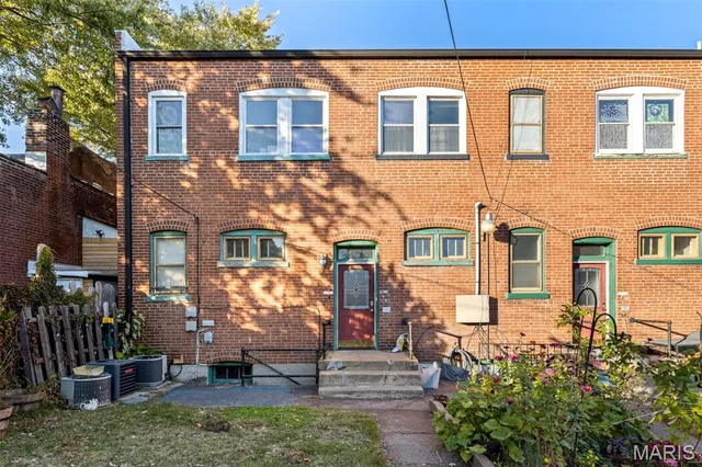 $149,000 | 2210 Wyoming Street, Unit A, St. Louis, MO 63118