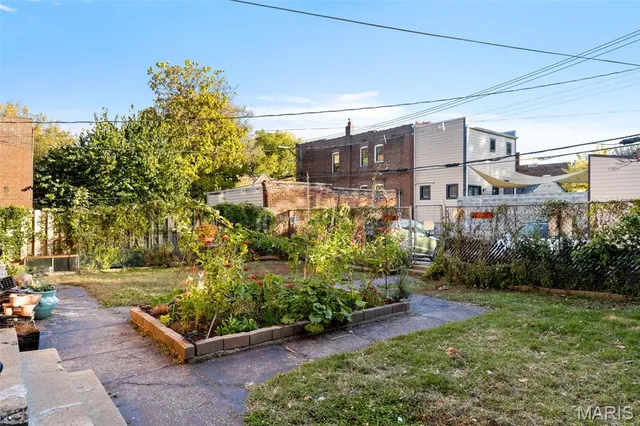 $149,000 | 2210 Wyoming Street, Unit A, St. Louis, MO 63118