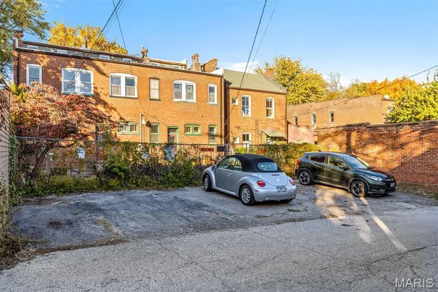 $149,000 | 2210 Wyoming Street, Unit A, St. Louis, MO 63118