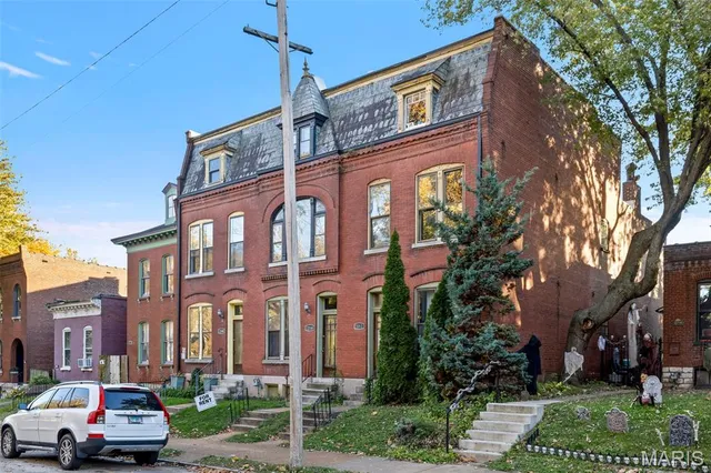 $149,000 | 2210 Wyoming Street, Unit A, St. Louis, MO 63118