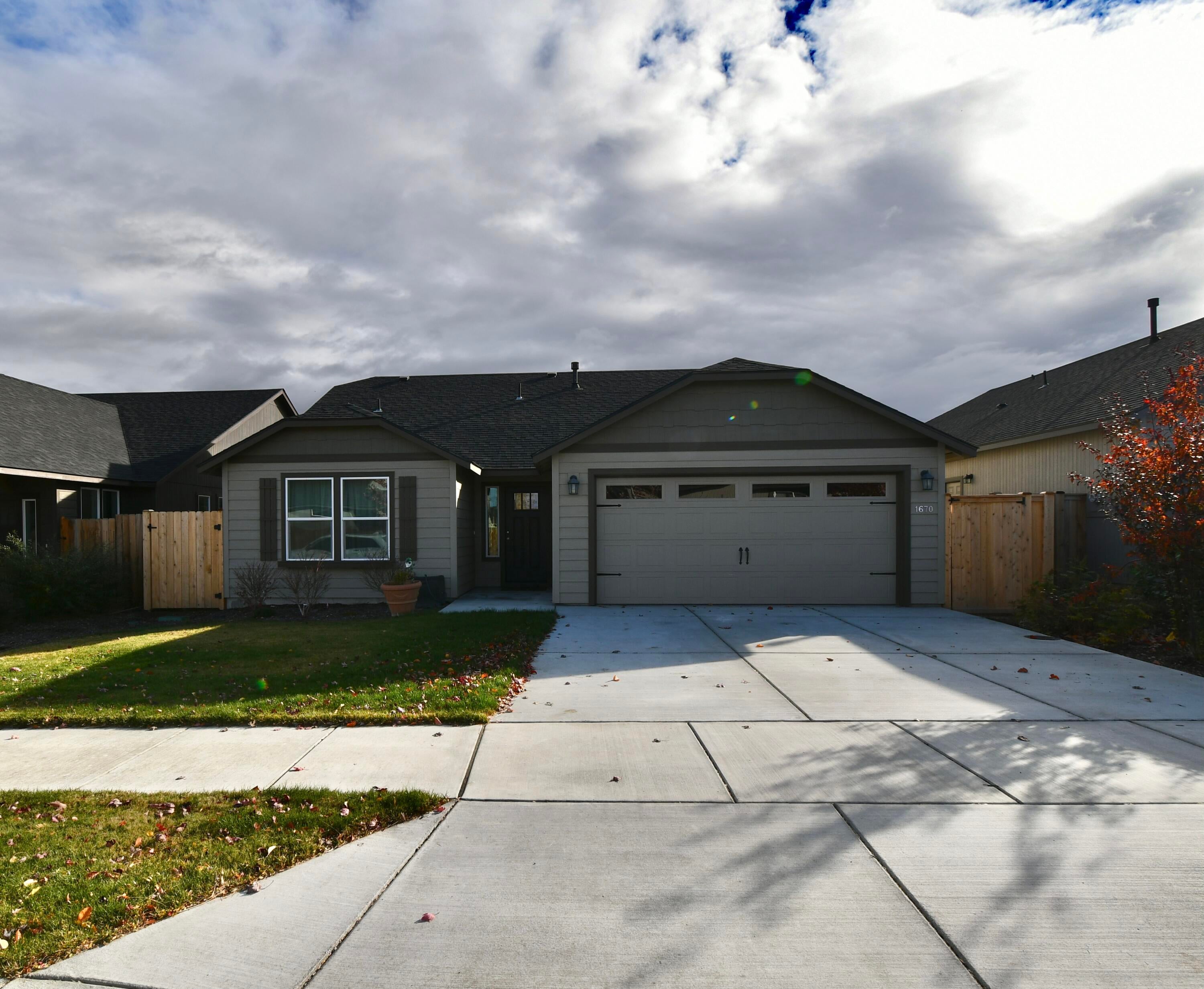 1670 Southwest 36th Way Redmond, OR 97756 - Photo 1 of 53 BSR_3582