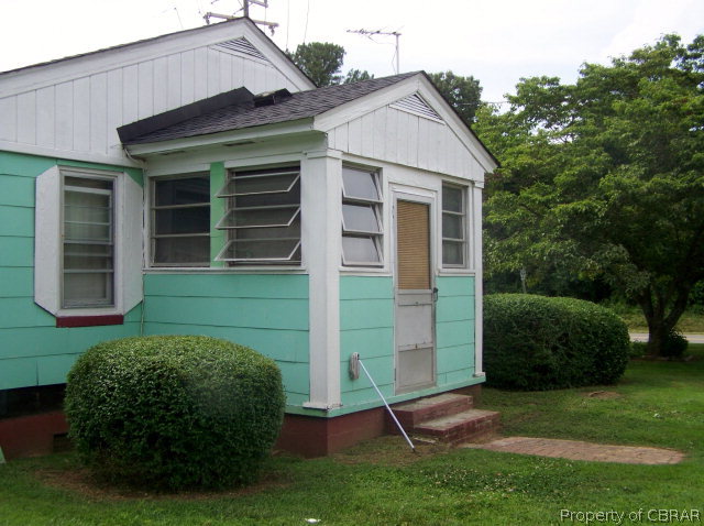 3056 Providence Road Hayes, VA 23072 - Photo 9 of 18 Side View