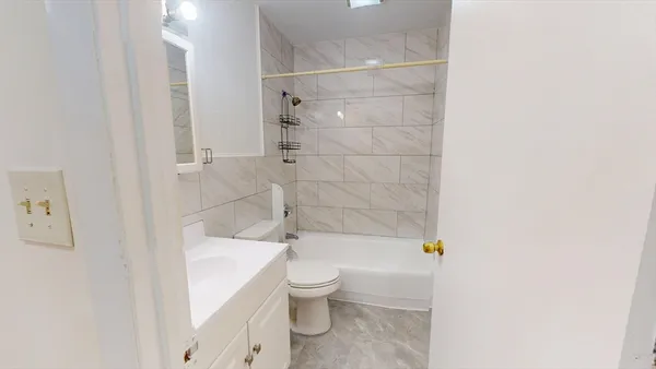 $1,950 | 15 Arizona Terrace, Unit 4, Arlington, MA 02474