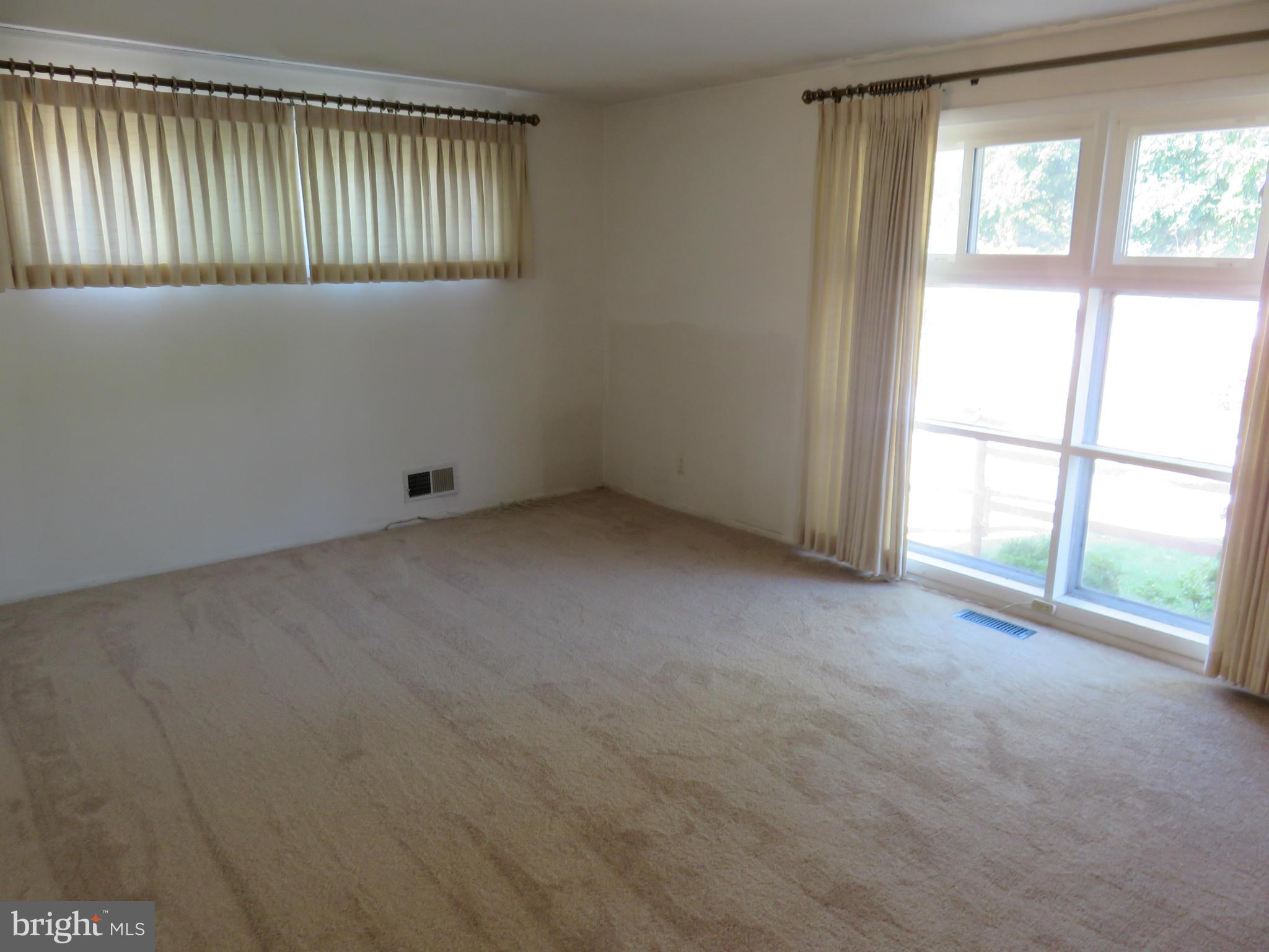 8815 Spring Road Baltimore, MD 21234 - Photo 2 of 30 Living Room