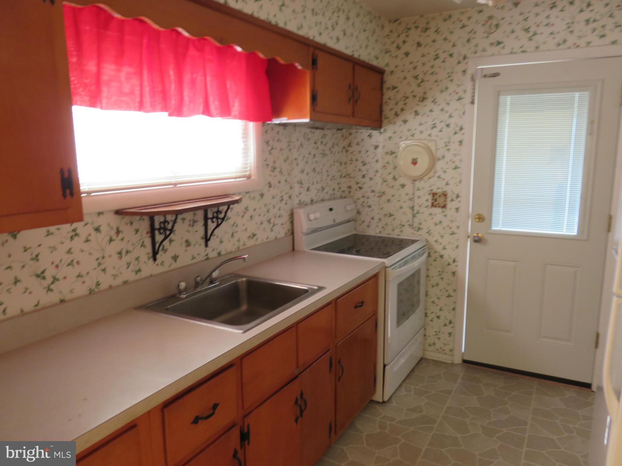 8815 Spring Road Baltimore, MD 21234 - Photo 11 of 30 Kitchen