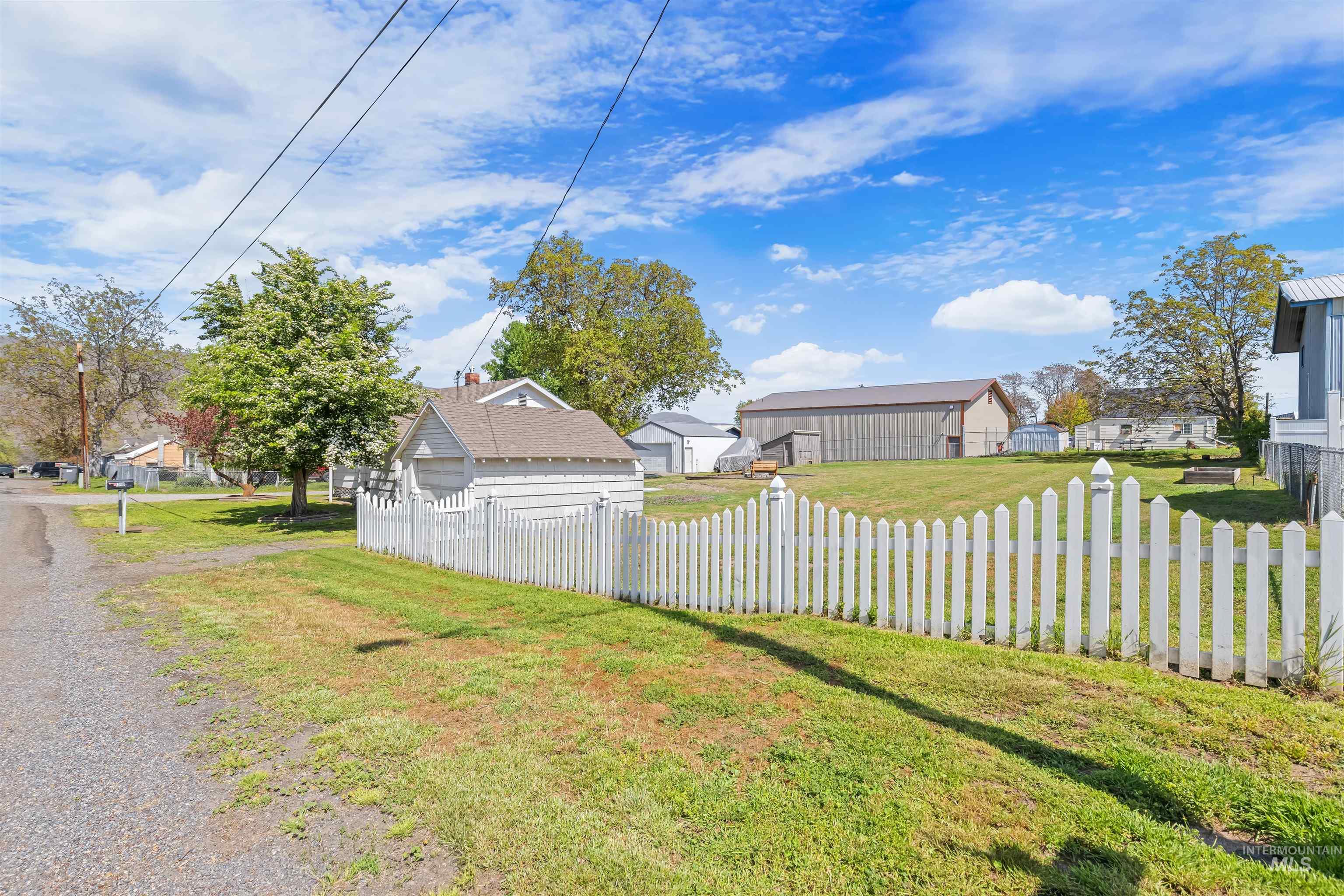 1047 Francis Street Clarkston, WA 99403 - Photo 3 of 49