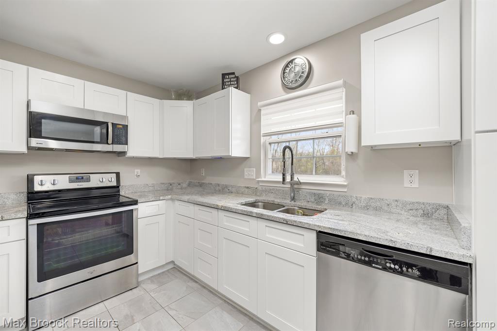 2036 Decker Road Walled Lake, MI 48390 - Photo 10 of 40