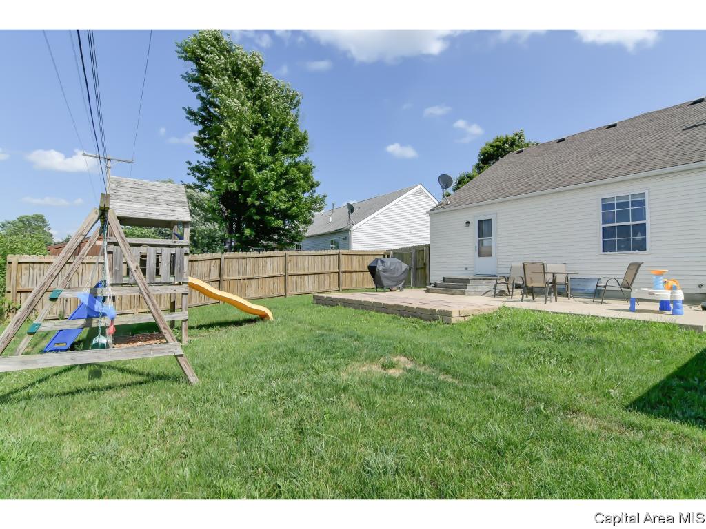 3917 McCormick Drive Springfield, IL 62707 - Photo 3 of 33