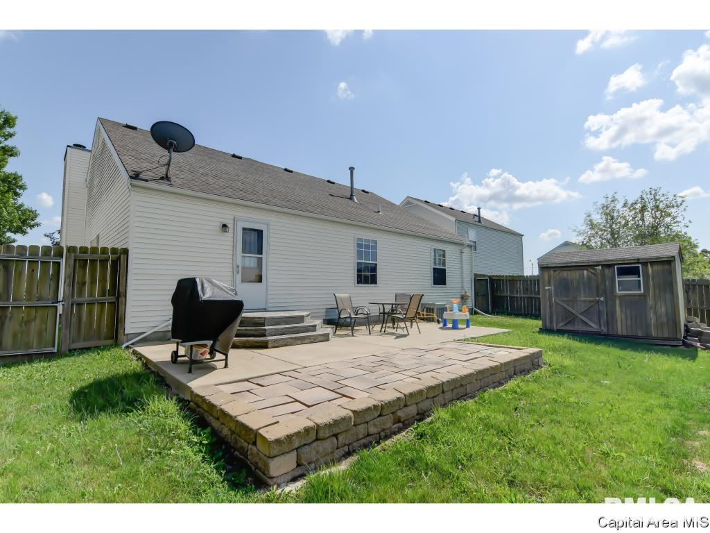 3917 McCormick Drive Springfield, IL 62707 - Photo 4 of 33