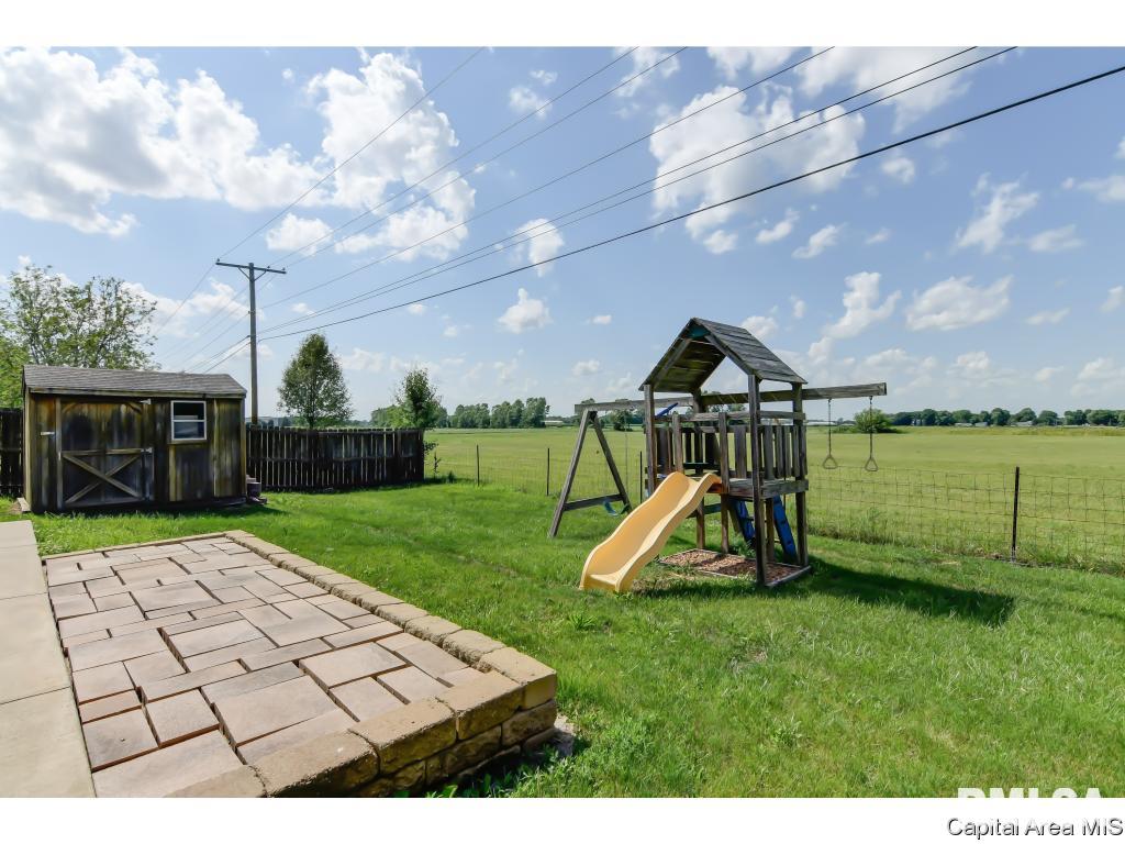 3917 McCormick Drive Springfield, IL 62707 - Photo 5 of 33