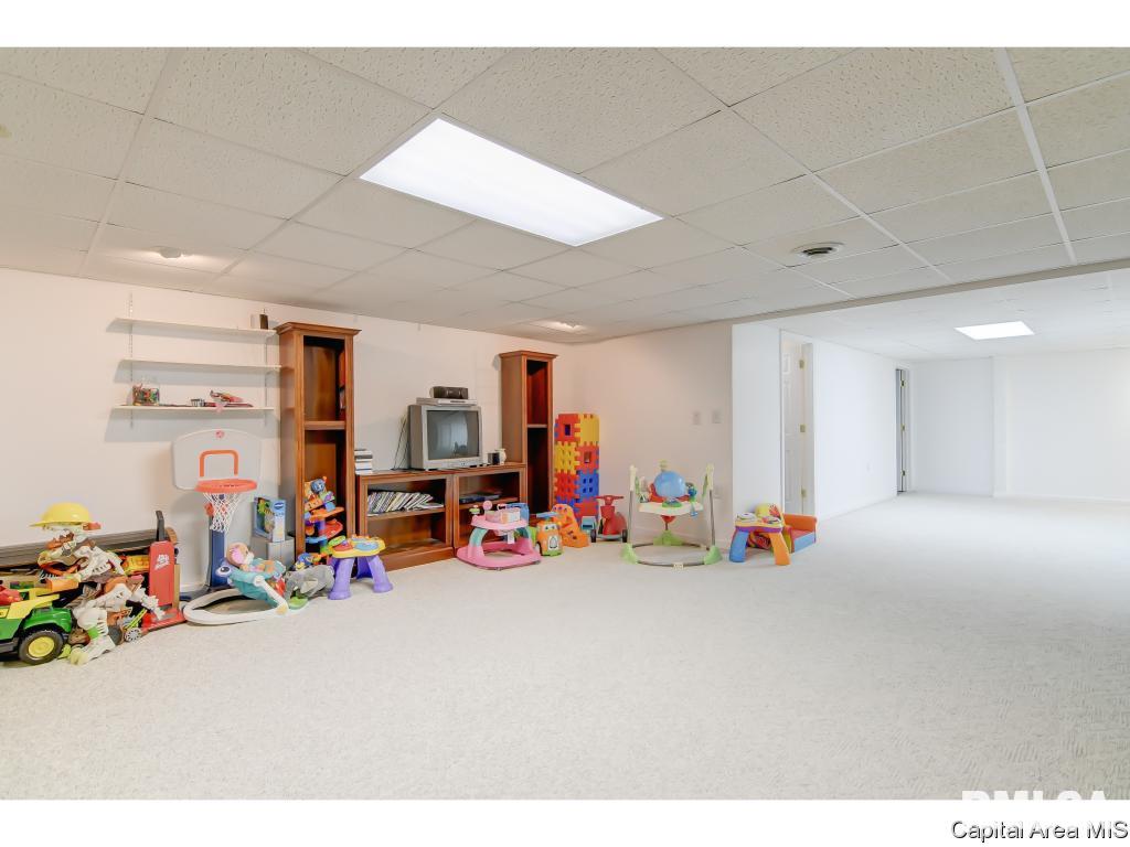 3917 McCormick Drive Springfield, IL 62707 - Photo 8 of 33