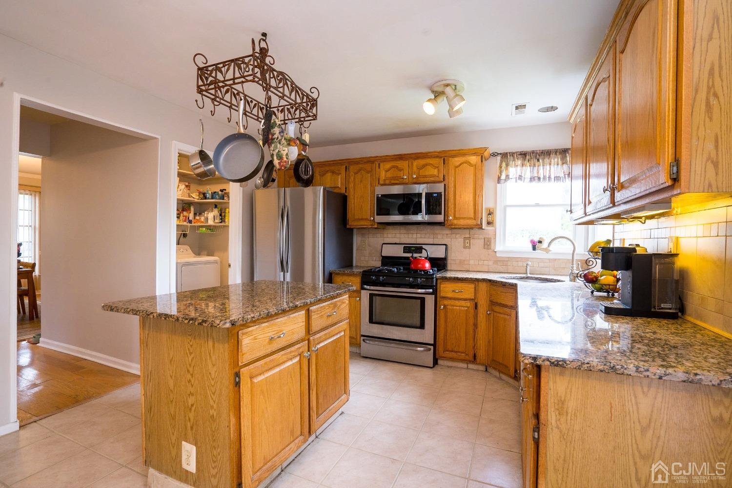 11 Adams Road Kendall Park, NJ 08824 - Photo 9 of 38 Gallery Image 9