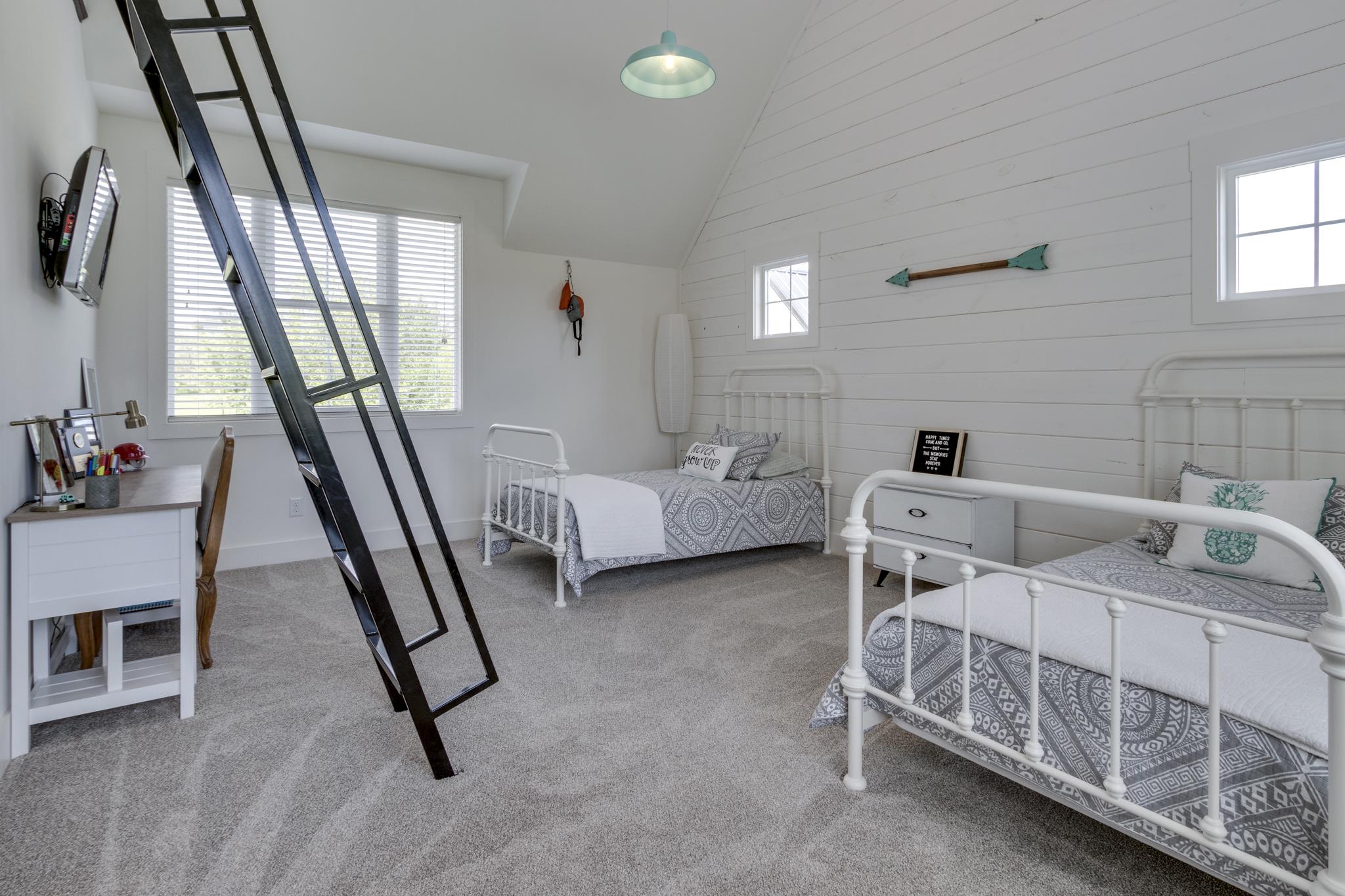 1024 Franklin Road Gallatin, TN 37066 - Photo 18 of 28 a bedroom with furniture and a window