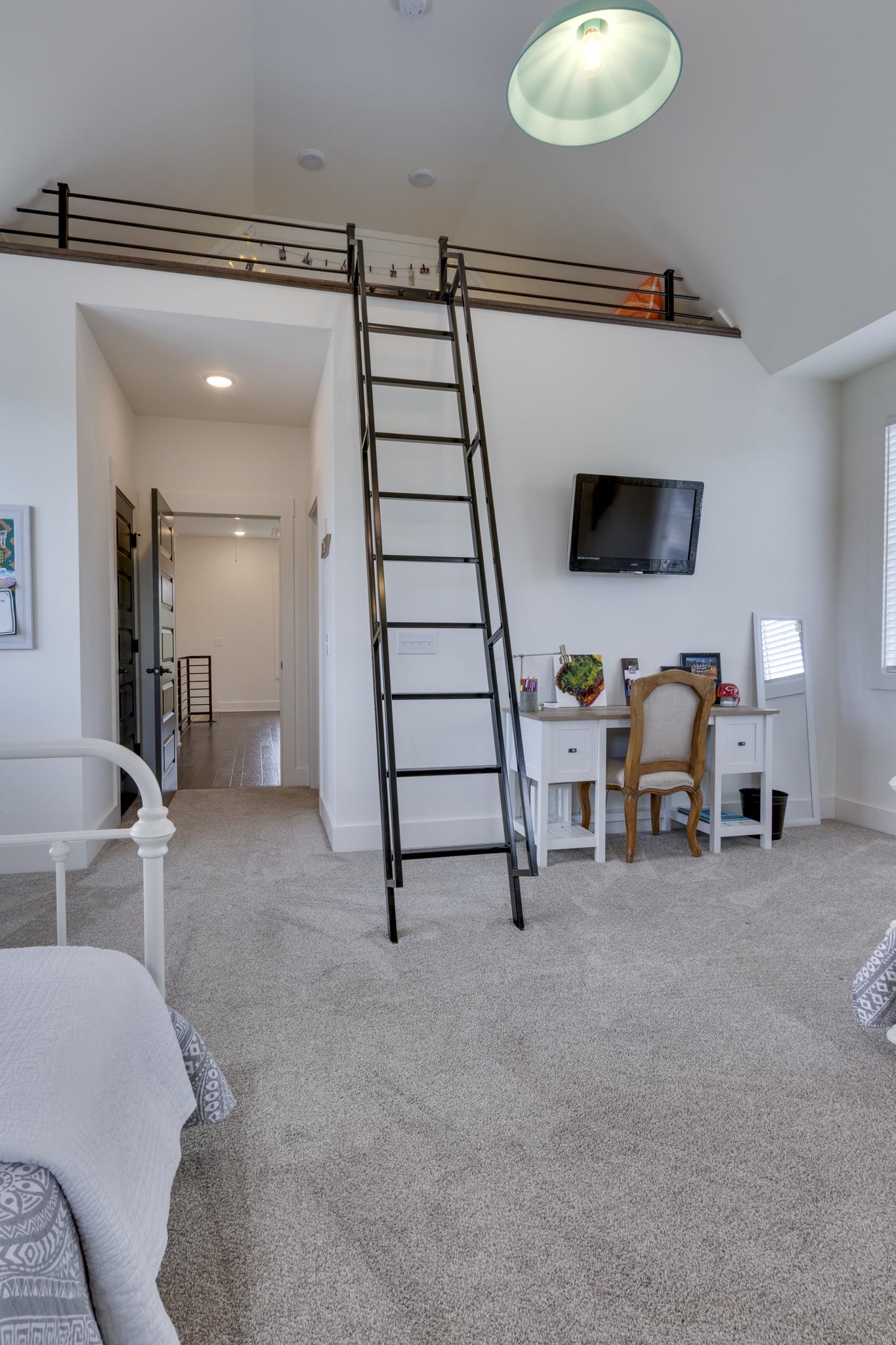 1024 Franklin Road Gallatin, TN 37066 - Photo 19 of 28 a living room with furniture and a flat screen tv