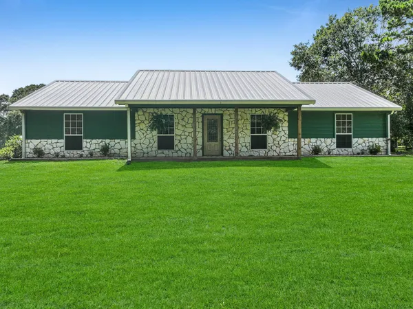 $399,900 | 19200 Fm 92 Road, Spurger, TX 77660