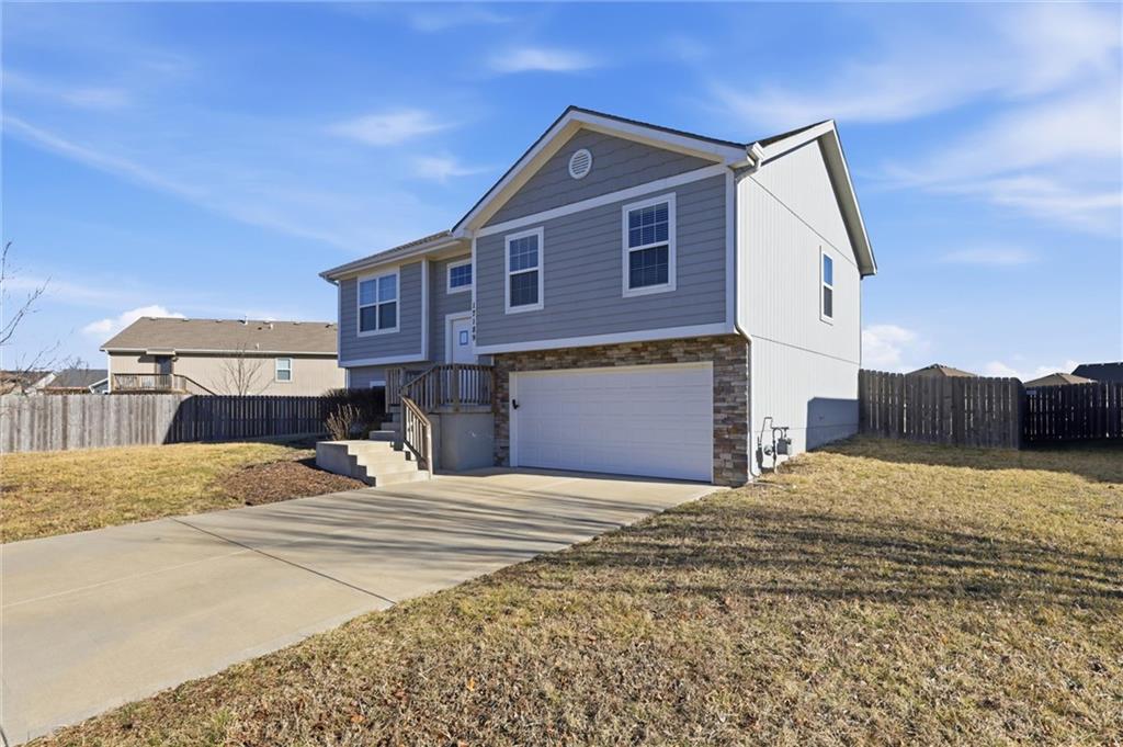 17189 Pratt Street Gardner, KS 66030 - Photo 3 of 32