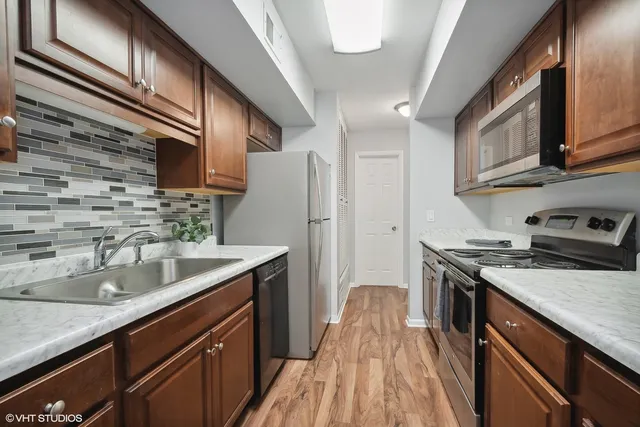 $225,000 | 520 Shorely Drive, Unit 201, Barrington, IL 60010