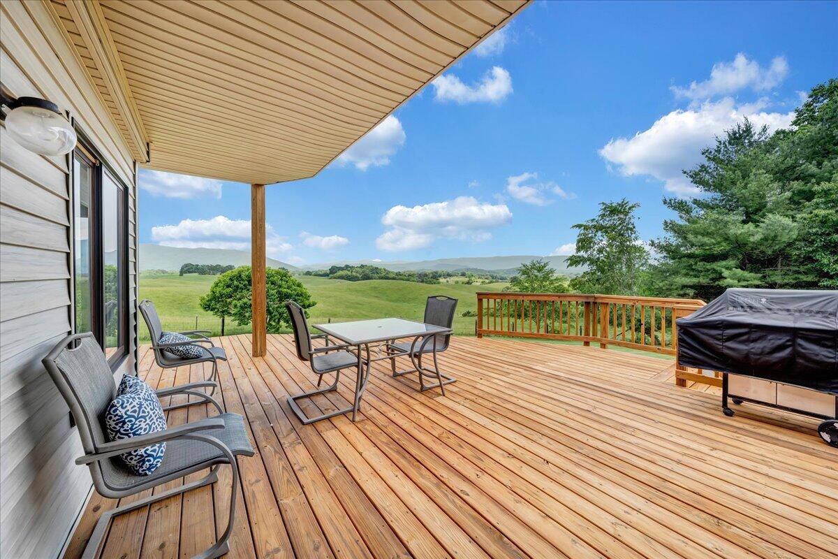 1558 Prease Road Buchanan, VA 24066 - Photo 40 of 53 Entry level deck