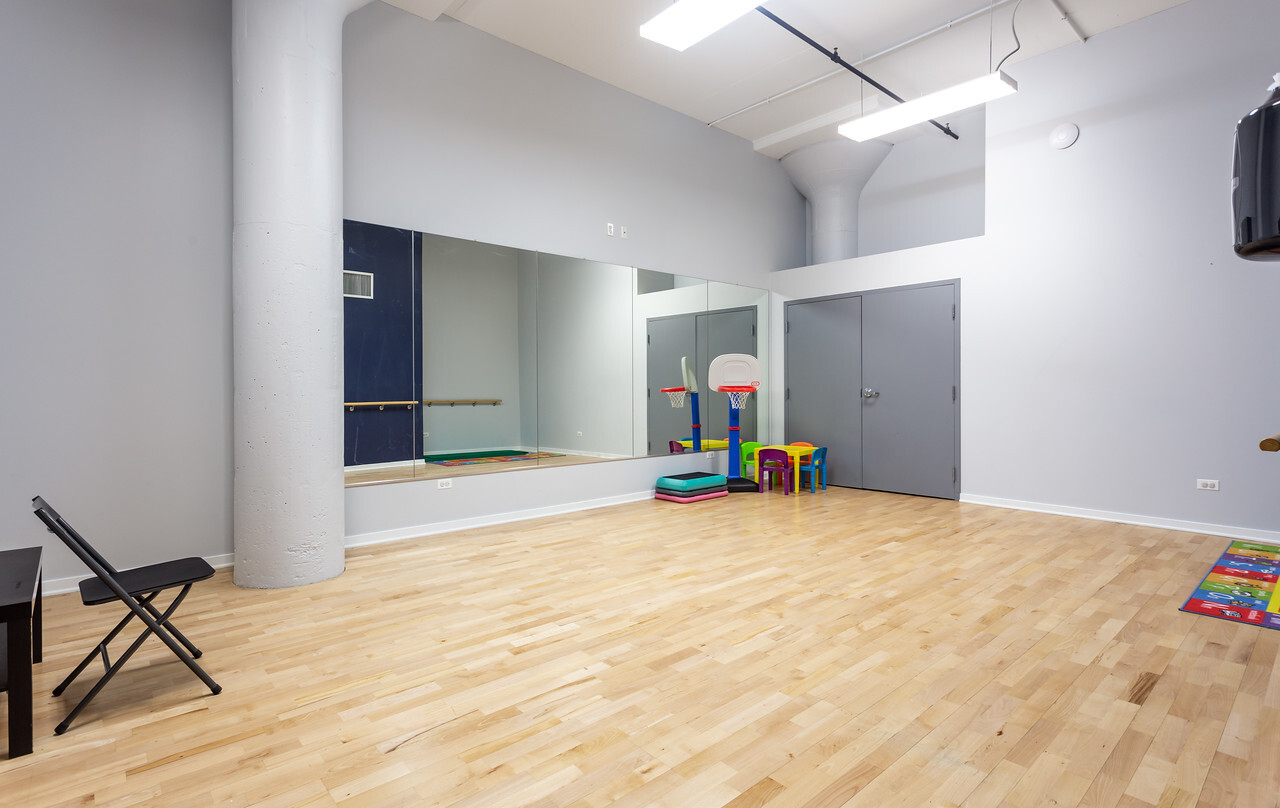 1224 West Van Buren Street, Unit 822 Chicago, IL 60607 - Photo 20 of 21 a view of empty room