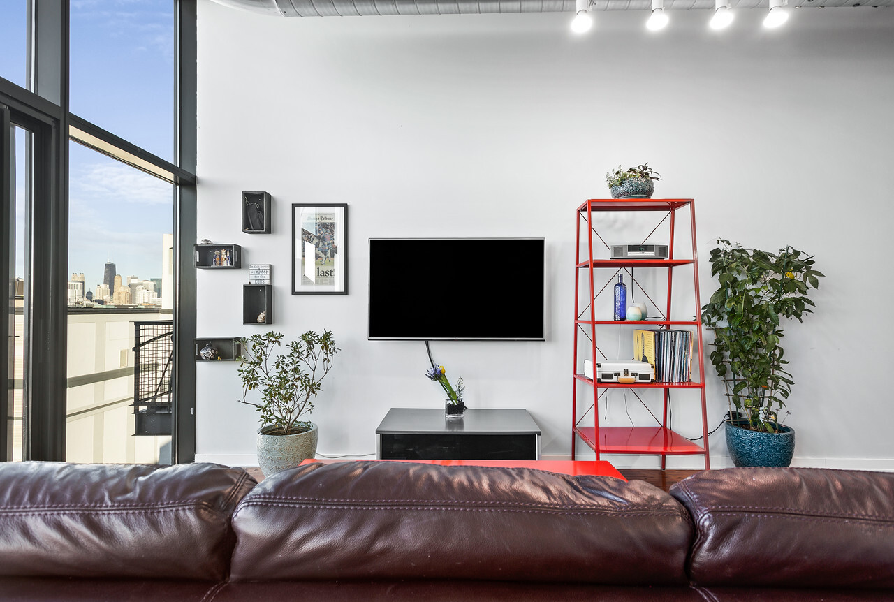 1224 West Van Buren Street, Unit 822 Chicago, IL 60607 - Photo 5 of 21 a living room with furniture and a flat screen tv