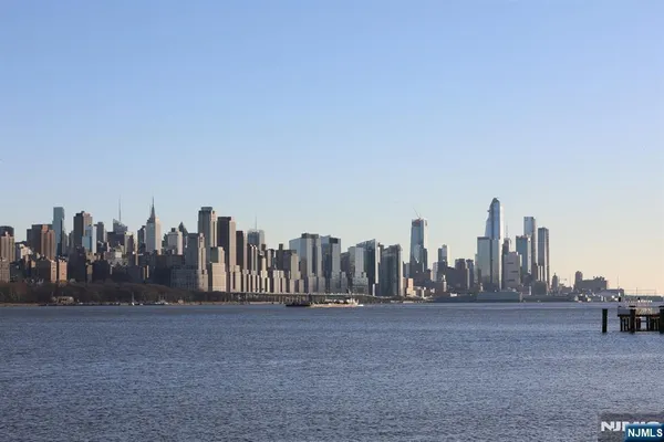 $629,000 | 129 The Promenade, Edgewater, NJ 07020