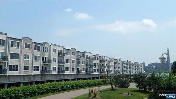 $629,000 | 129 The Promenade, Edgewater, NJ 07020