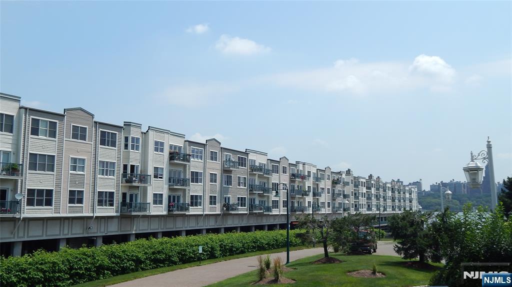 129 The Promenade Edgewater, NJ 07020 - Photo 16 of 16