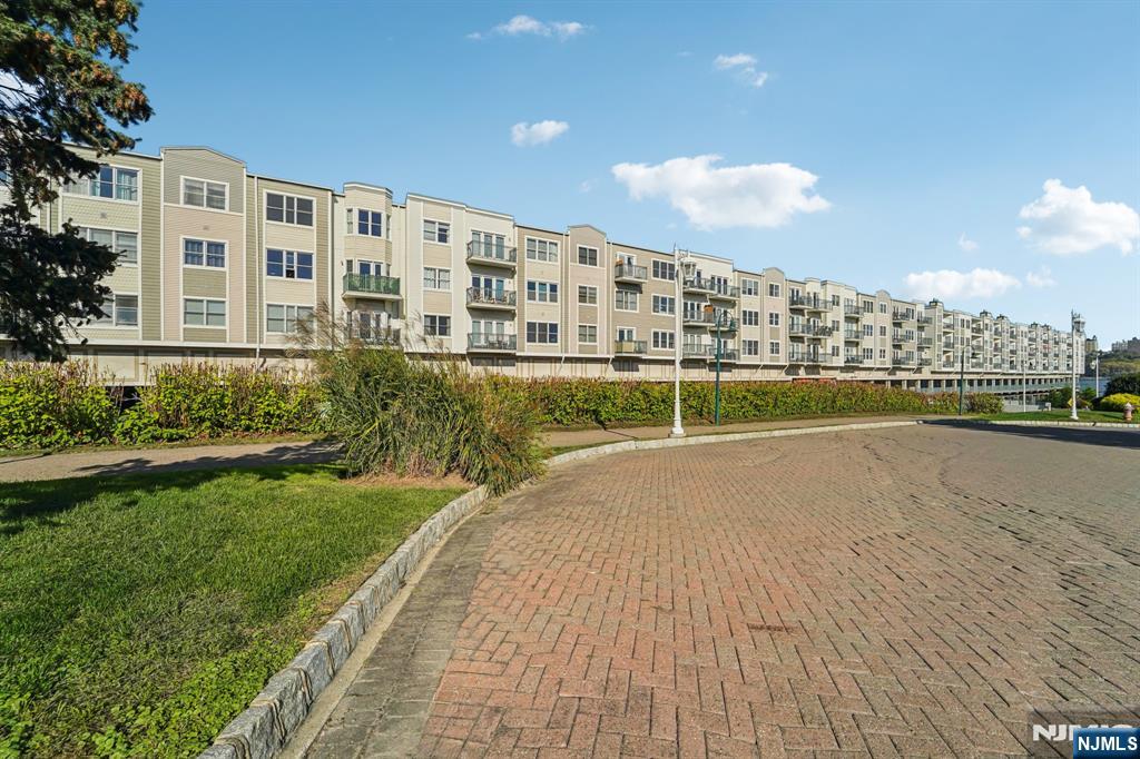 129 The Promenade Edgewater, NJ 07020 - Photo 2 of 16