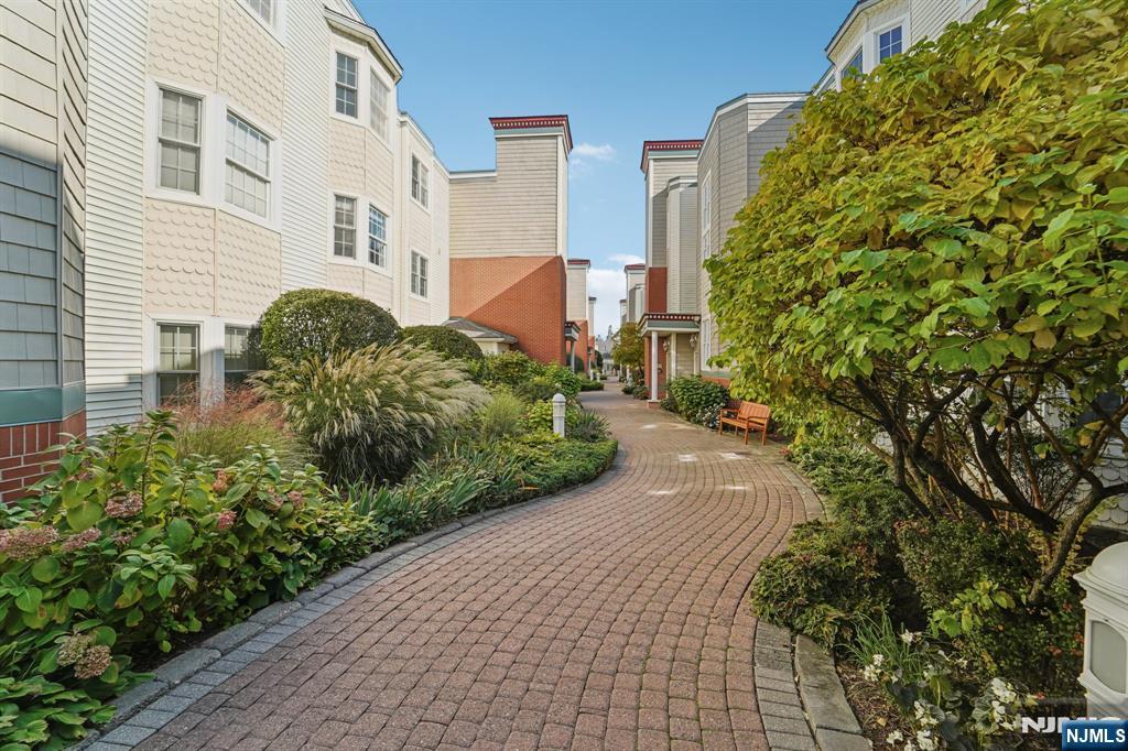 129 The Promenade Edgewater, NJ 07020 - Photo 3 of 16