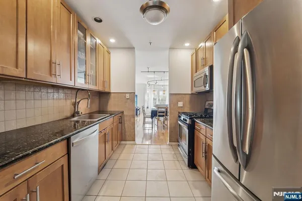 $629,000 | 129 The Promenade, Edgewater, NJ 07020