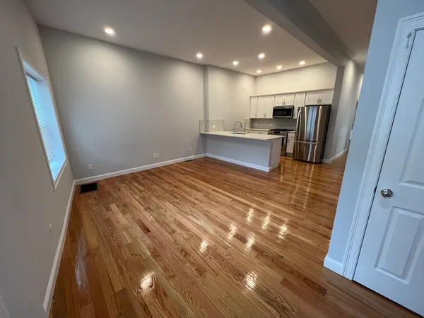 $4,595 | 126 Cross Street, Unit 1, Somerville, MA 02145