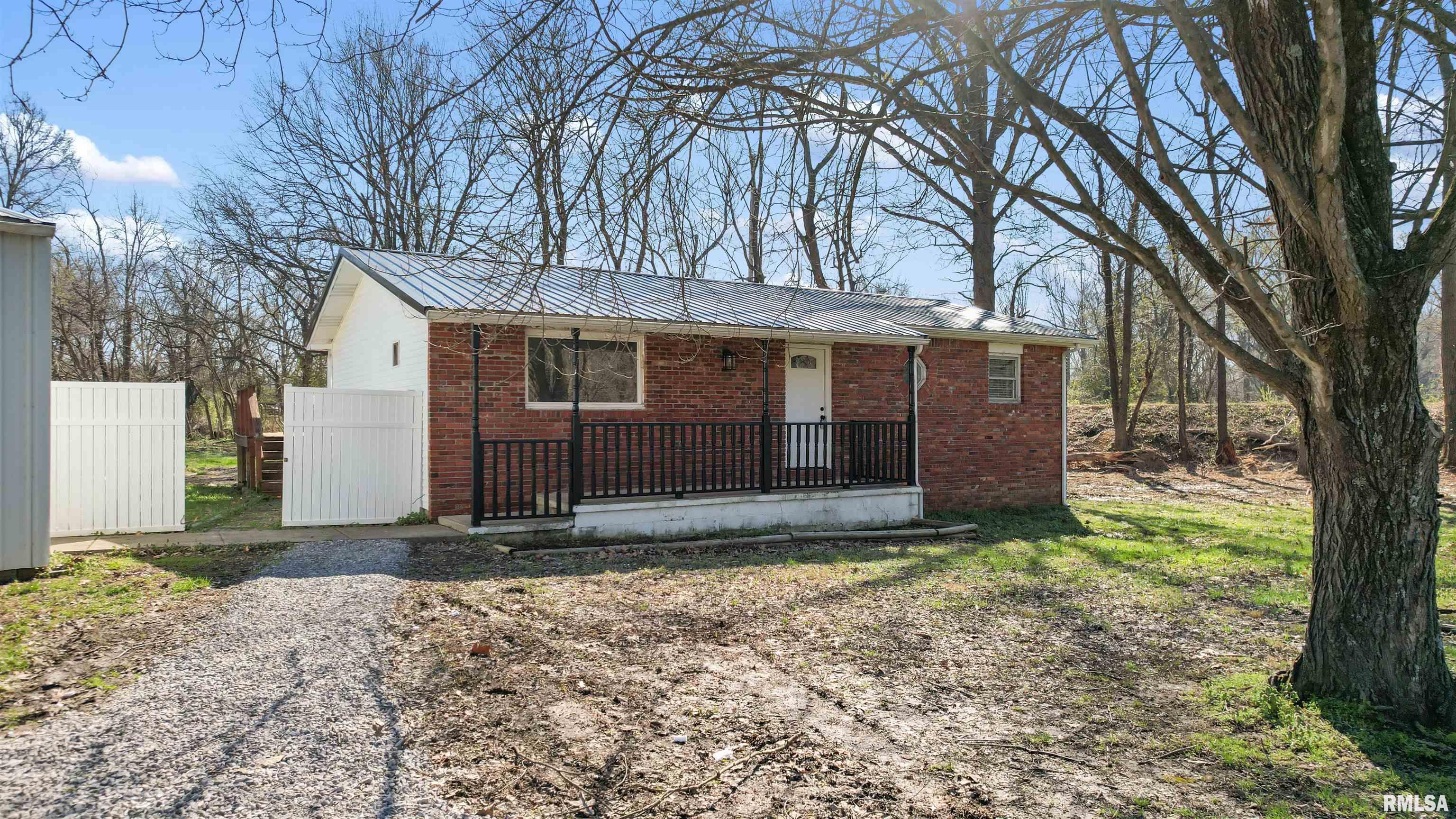 2295 Ledford Road Harrisburg, IL 62946 - Photo 2 of 23