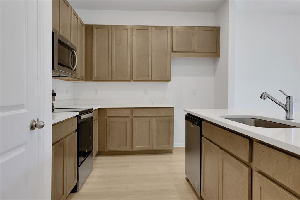 2932 Supermarine Road Tavares, FL 32778 - Photo 7 of 25