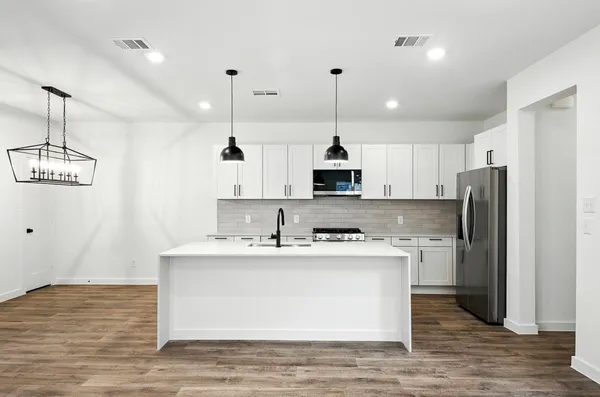 $2,350 | 1818 North Peach Creek Drive, Unit A, Dayton, TX 77535