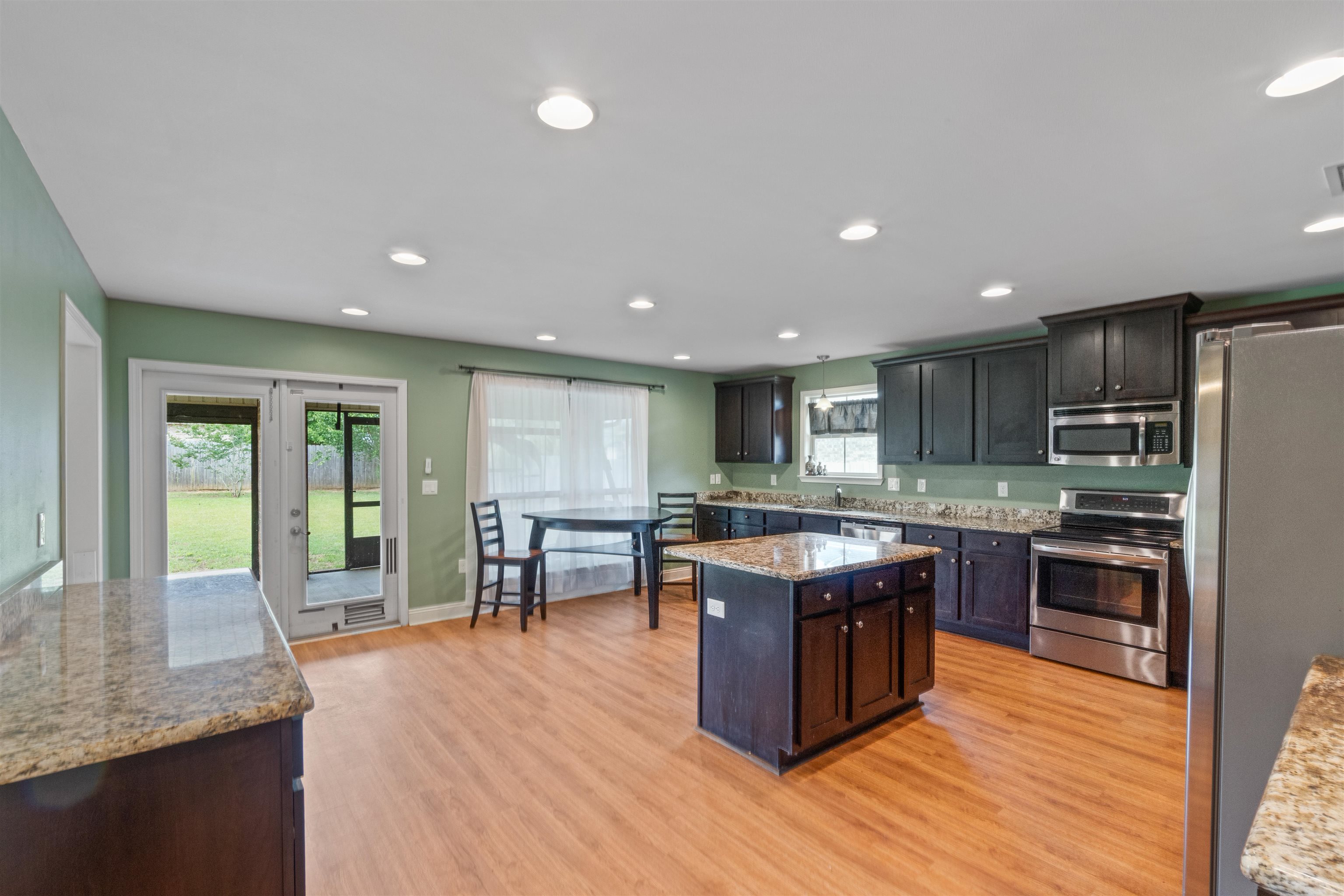 18971 Tralee Court Foley, AL 36535 - Photo 10 of 41 Kitchen