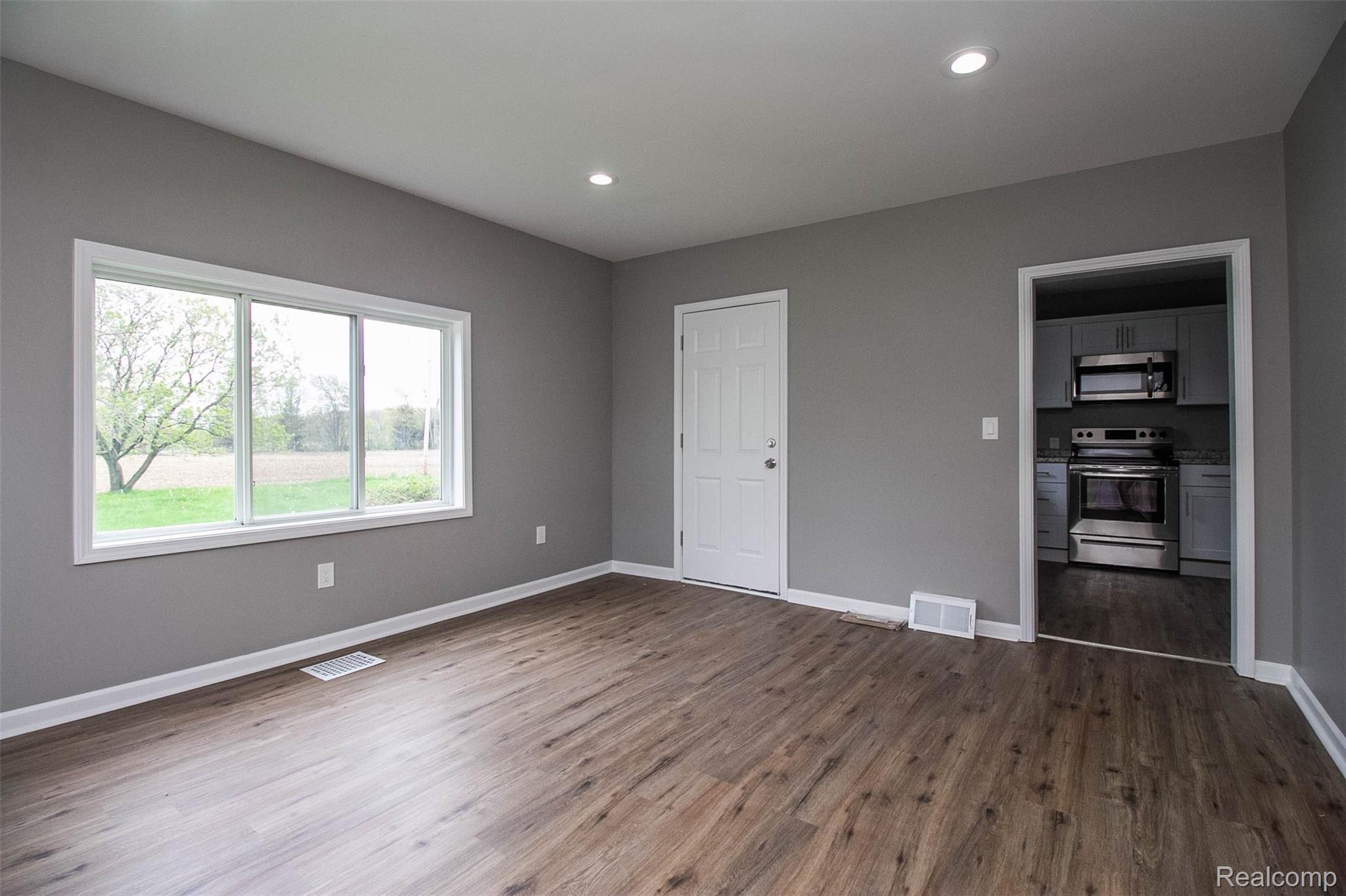 11280 Birch Run Road Birch Run, MI 48415 - Photo 4 of 29 6.jpg