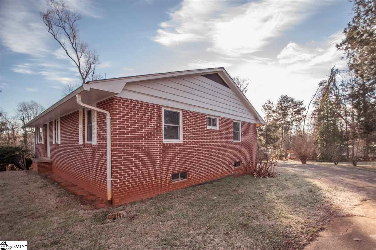 10 Racine Court Greenville, SC 29617 - Photo 4 of 36 Gallery Image 4