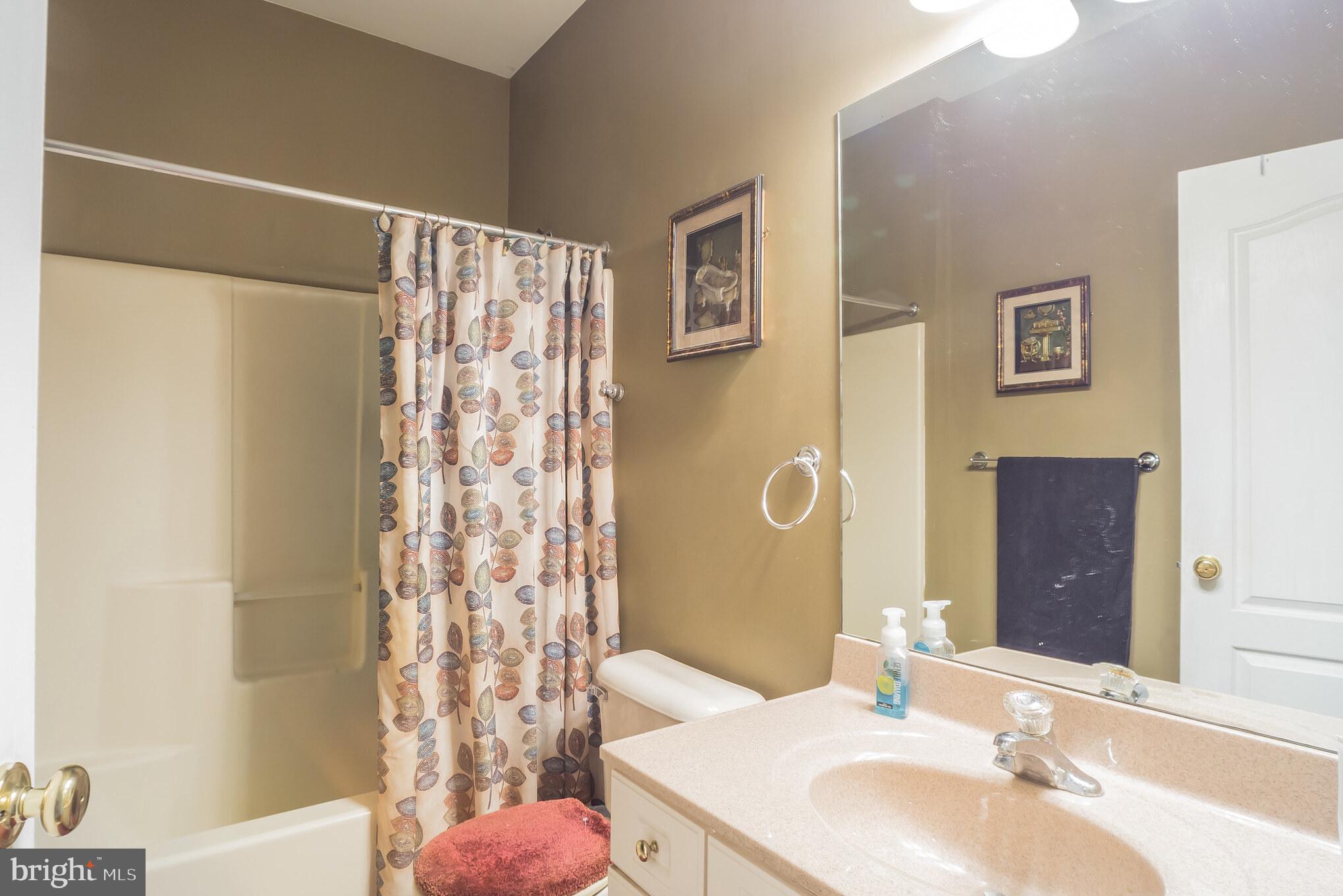 2077 West Rock Road Perkasie, PA 18944 - Photo 14 of 32 Hall Bath