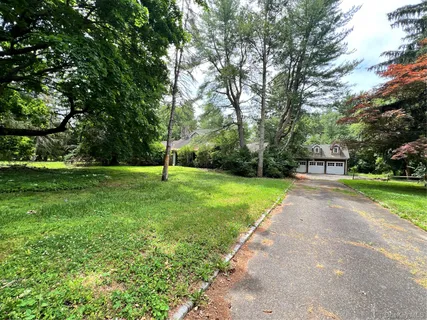 $2,295,000 | 7 Locust Lane, Glen Head, NY 11545
