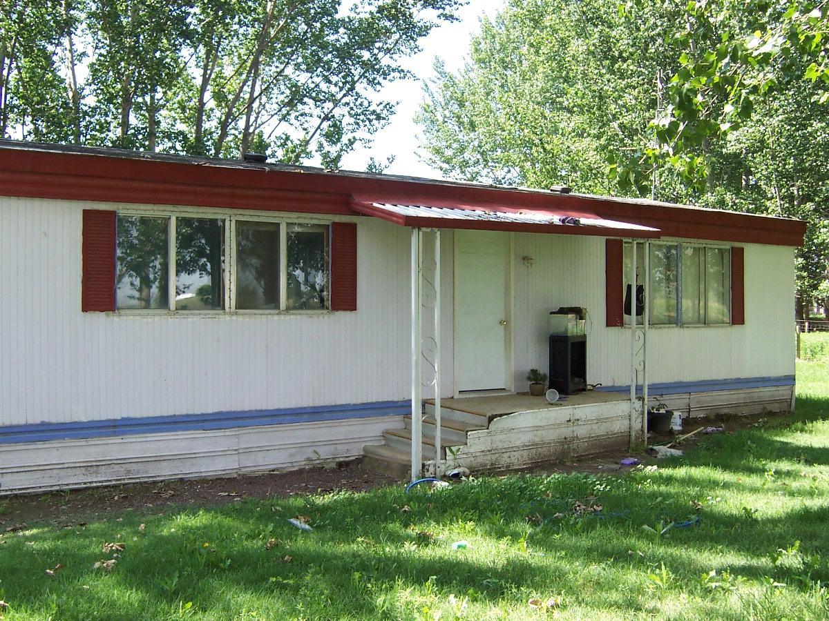 350 Wellner Road Outlook, WA 98938 - Photo 1 of 1 a front view of a house with garden
