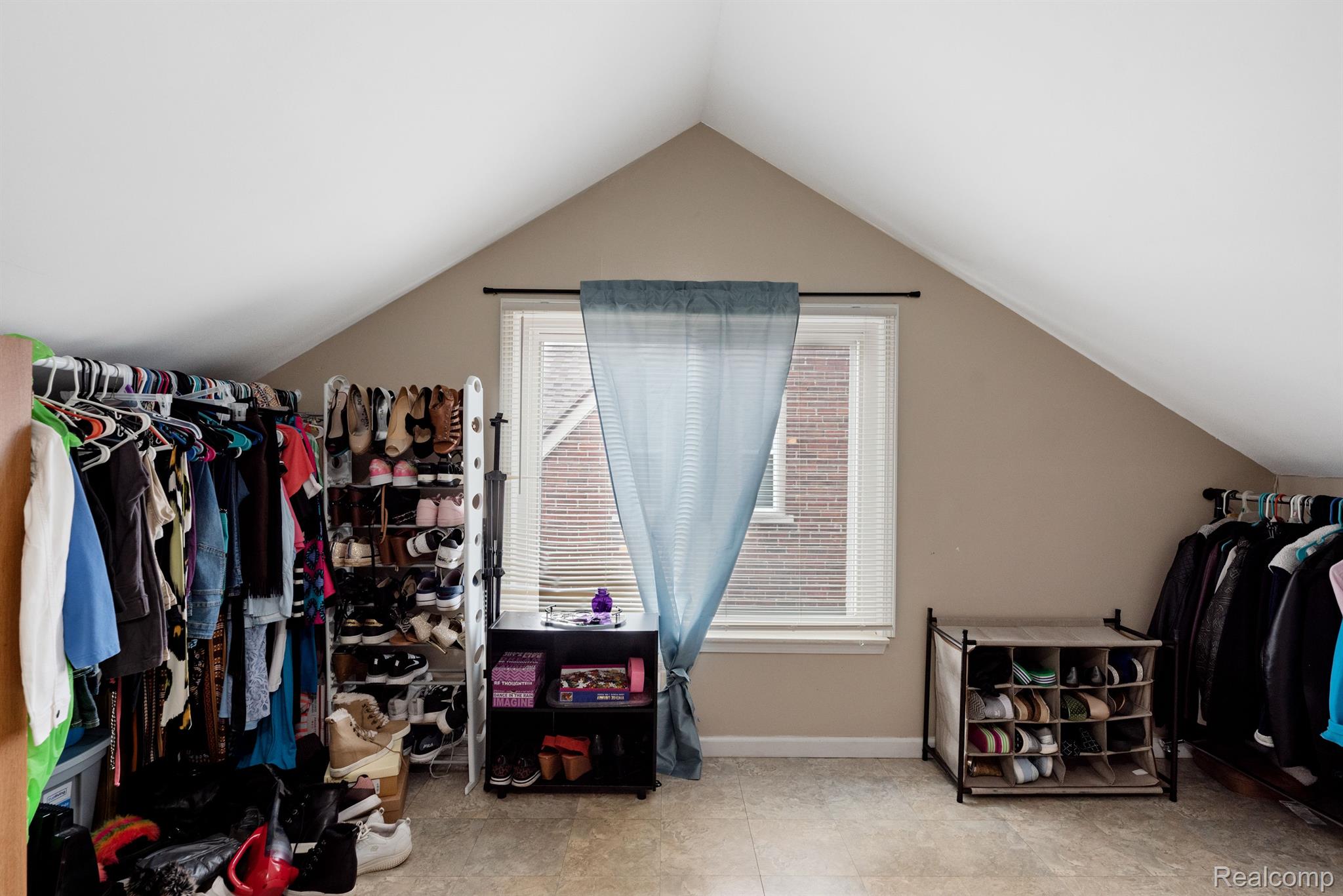 387 Elizabeth Lake Road Pontiac, MI 48341 - Photo 13 of 16 Private Bedroom - Second Floor - Close